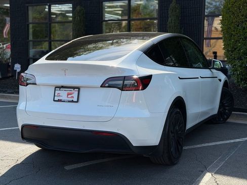 Used 2021 Tesla Model Y Long Range image 12