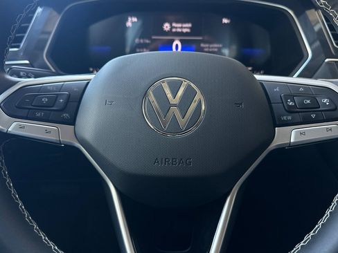 Used 2023 Volkswagen Tiguan SE image 24