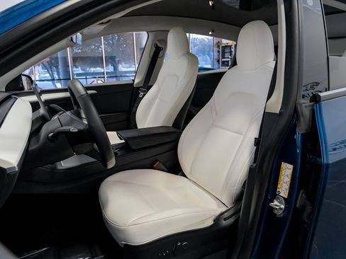 Used 2023 Tesla Model Y Performance image 27