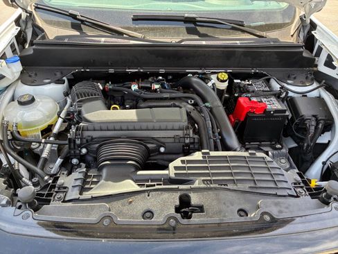 Used 2025 Ford Maverick Lobo AWD/4WD image 25