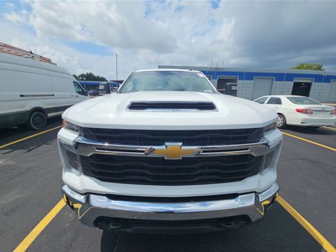 Used 2024 Chevrolet Silverado 2500 LT AWD/4WD image 2