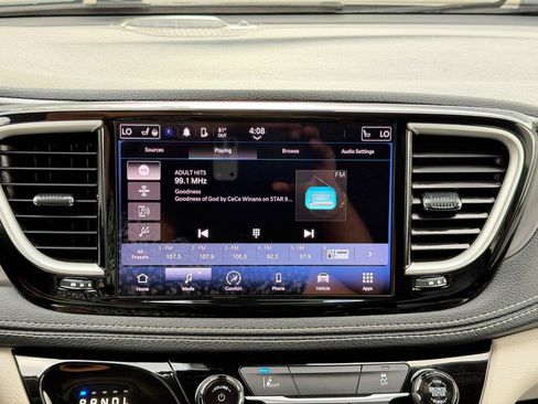 Used 2022 Chrysler Pacifica Touring-L FWD image 59