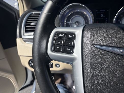 Used 2014 Chrysler 300 RWD image 18