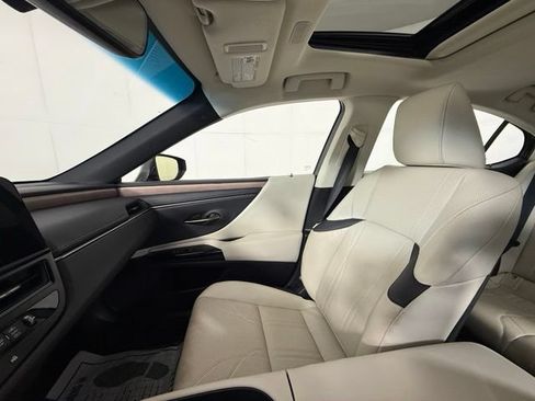 Used 2025 Lexus ES 300h w/ Technology Package FWD image 20