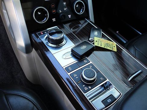 Used 2019 Land Rover Range Rover Autobiography image 17
