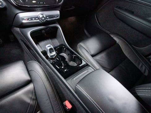 Certified 2023 Volvo XC40 B5 Plus w/ Protection Package Premier image 10