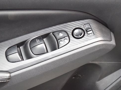 Used 2025 Nissan Altima 2.5 SV FWD image 15