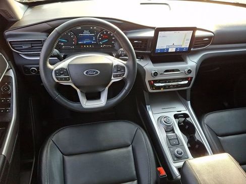 Used 2023 Ford Explorer XLT w/ Equipment Group 202A AWD/4WD image 2