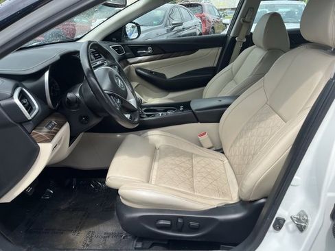 Used 2018 Nissan Maxima Platinum w/ Interior Lighting Package image 11