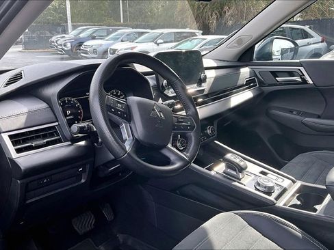 Used 2024 Mitsubishi Outlander SE image 15