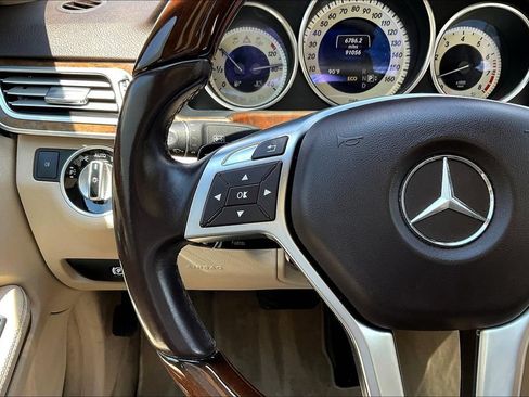 Used 2014 Mercedes-Benz E 550 4MATIC Sedan image 11