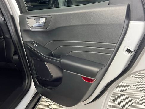 Used 2025 Ford Escape SE image 26