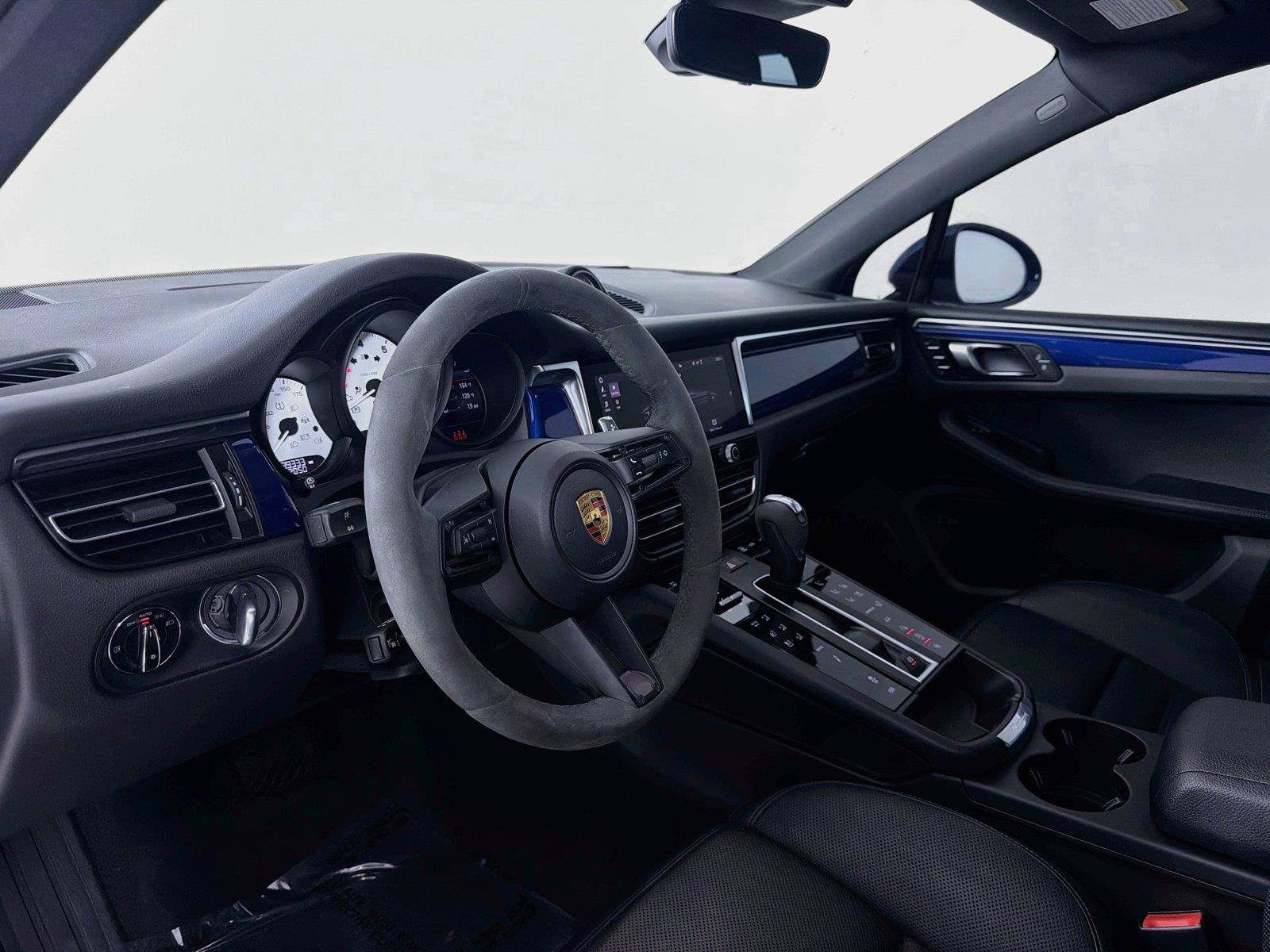 Certified 2023 Porsche Macan S AWD/4WD image 4