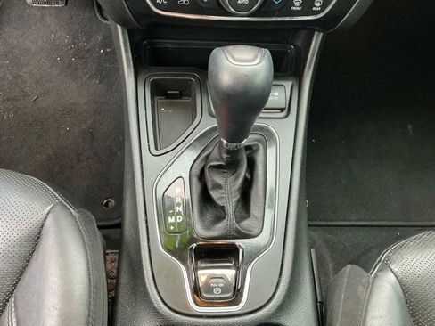 Used 2019 Jeep Cherokee Limited image 18