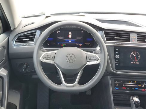 Certified 2023 Volkswagen Tiguan SE w/ Panoramic Sunroof Package FWD image 19