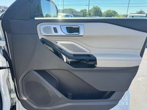 Certified 2023 Ford Explorer Platinum w/ Technology Package AWD/4WD image 16