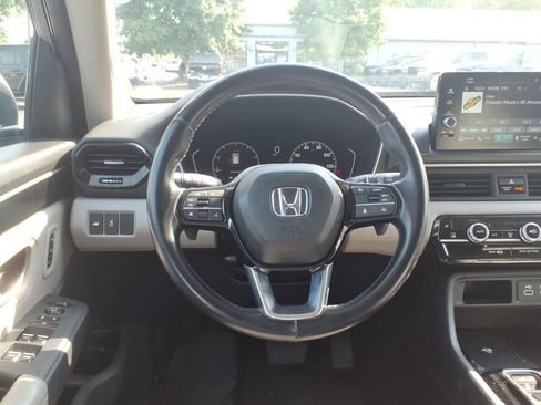 Used 2024 Honda Pilot Touring image 18