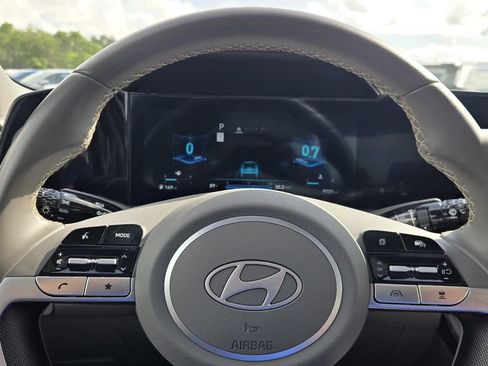 Certified 2025 Hyundai Elantra SEL FWD image 23