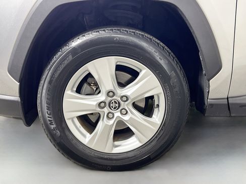 Used 2021 Toyota RAV4 XLE w/ Convenience Package image 14