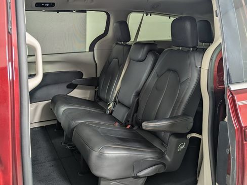 Used 2020 Chrysler Pacifica Touring-L Plus w/ Tire & Wheel Group FWD image 25