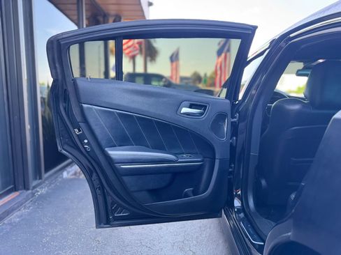 Used 2017 Dodge Charger R/T Scat Pack w/ Dynamics Package RWD image 7