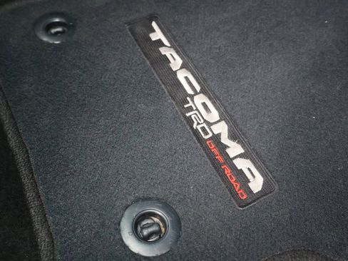 Used 2024 Toyota Tacoma TRD Off-Road image 31