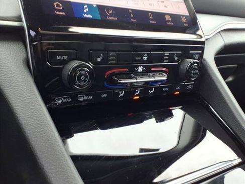 Used 2023 Jeep Grand Cherokee L Limited w/ Black Appearance Package image 14