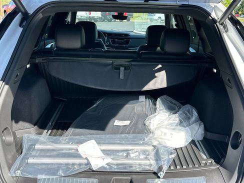 New 2025 Cadillac XT5 Sportv w/ LPO, Blue Accent Package AWD/4WD image 8