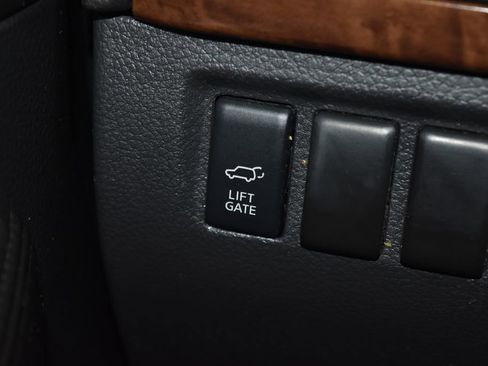 Used 2014 Nissan Armada SL image 17