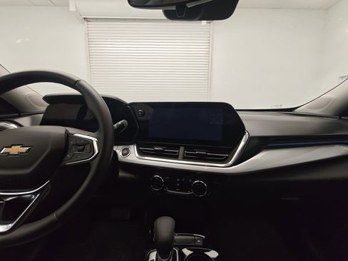 Certified 2024 Chevrolet Trax LT w/ Driver Confidence Package image 20