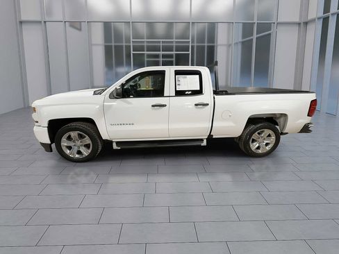 Used 2018 Chevrolet Silverado 1500 Custom w/ Custom Value Package image 5