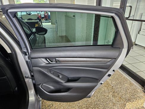 Used 2022 Honda Accord Touring image 14