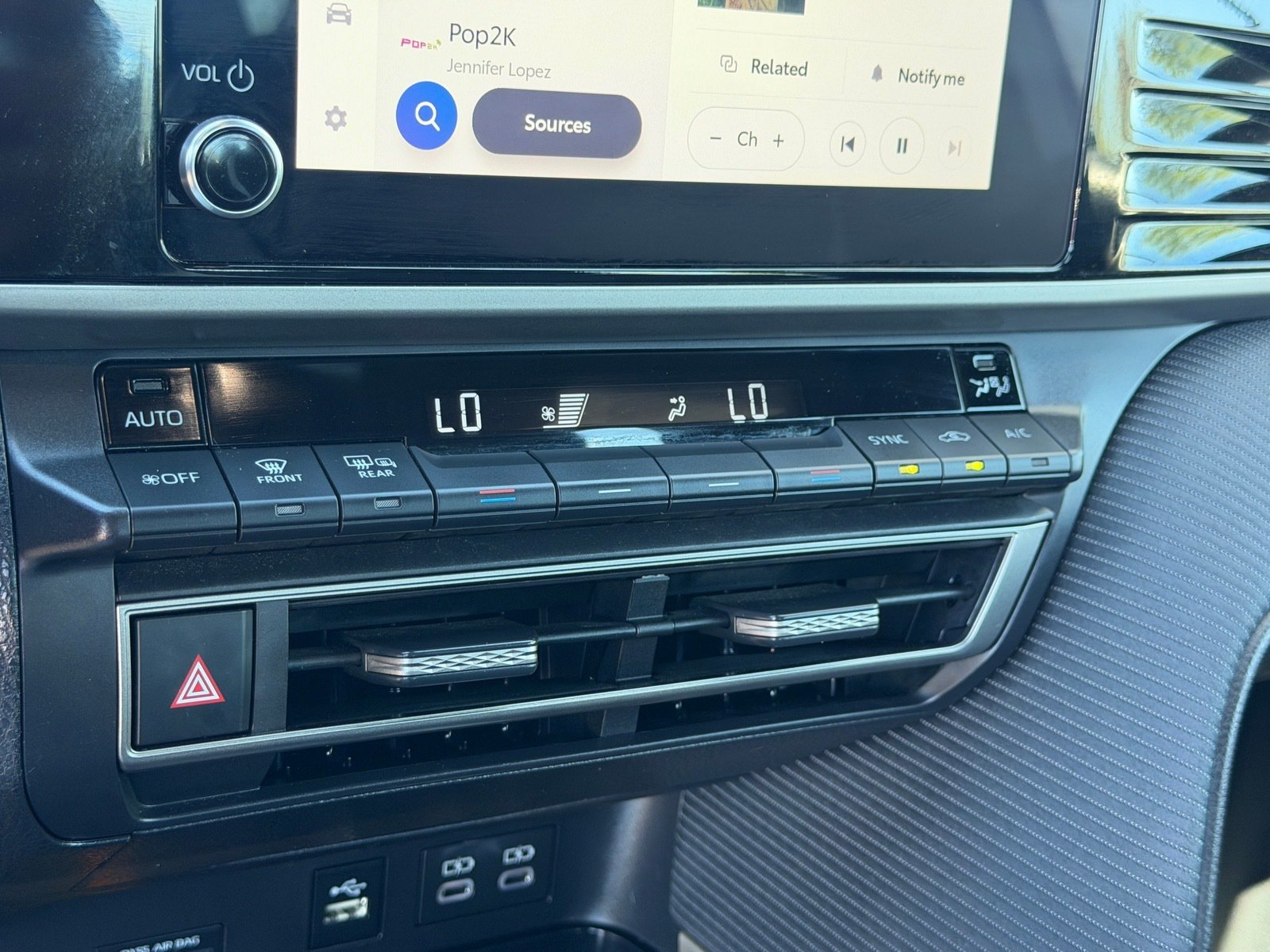 Used 2025 Toyota Camry SE FWD image 28