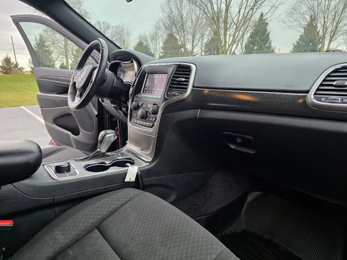 Used 2018 Jeep Grand Cherokee Laredo image 14