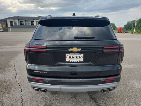 Used 2026 Chevrolet Traverse LT w/ Sun and Wheel Package FWD image 12