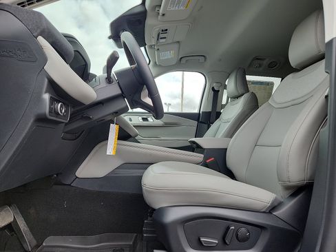 New 2026 Ford Explorer Active RWD image 14