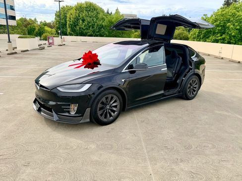 Used 2018 Tesla Model X 75D AWD/4WD image 16