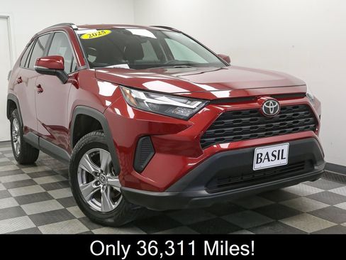Used 2025 Toyota RAV4 XLE AWD/4WD image 2