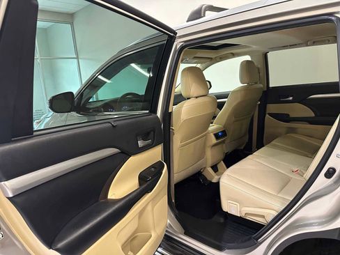 Used 2015 Toyota Highlander XLE image 27