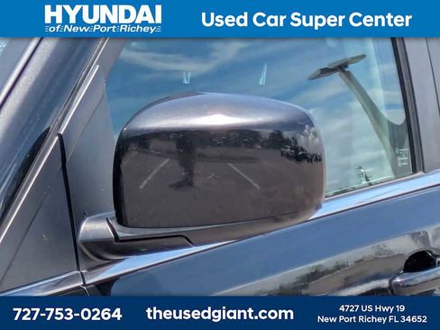 Used 2014 Chrysler Town & Country Touring FWD image 11