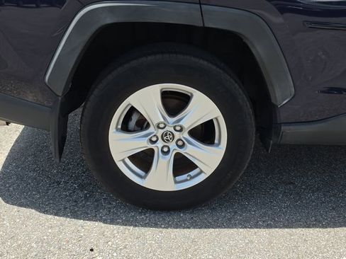 Used 2019 Toyota RAV4 XLE FWD image 5