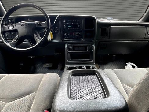 Used 2005 Chevrolet Silverado 2500 LS w/ Heavy-Duty Power Package AWD/4WD image 8