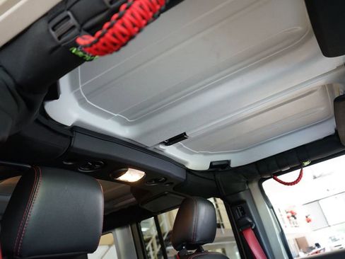 Used 2017 Jeep Wrangler Unlimited Rubicon AWD/4WD image 41