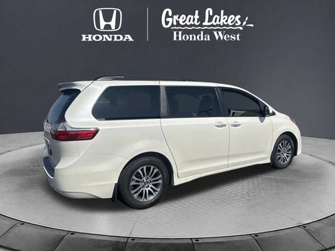 Used 2018 Toyota Sienna XLE Premium FWD image 6