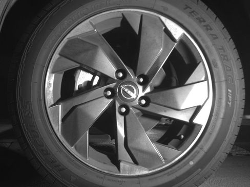 Used 2025 Nissan Rogue SV AWD/4WD image 12