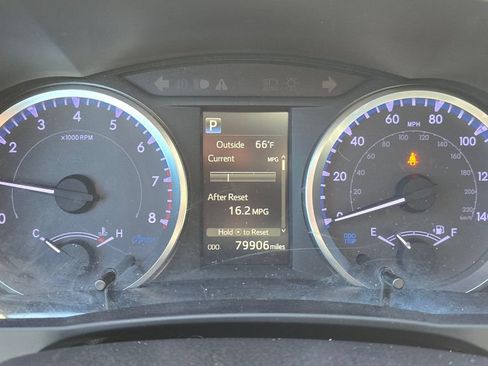 Used 2019 Toyota Highlander LE AWD/4WD image 28