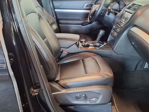 Used 2016 Ford Explorer XLT w/ Equipment Group 202A AWD/4WD image 14