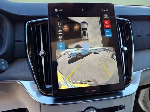 New 2026 Volvo XC90 B6 Ultra w/ Protection Package image 21