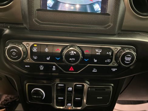 Used 2021 Jeep Gladiator Sport image 19