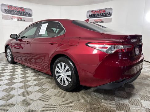 Used 2019 Toyota Camry LE image 6
